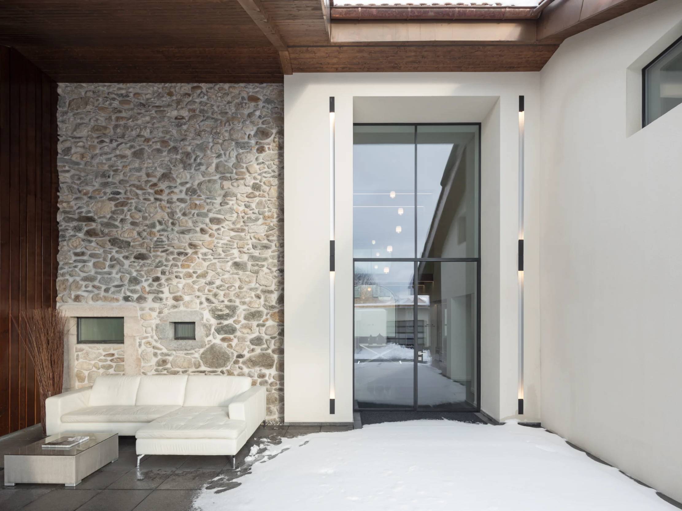 ferme-renovee-luxe-piscine-fontaine-grand-terrain-domotique-5